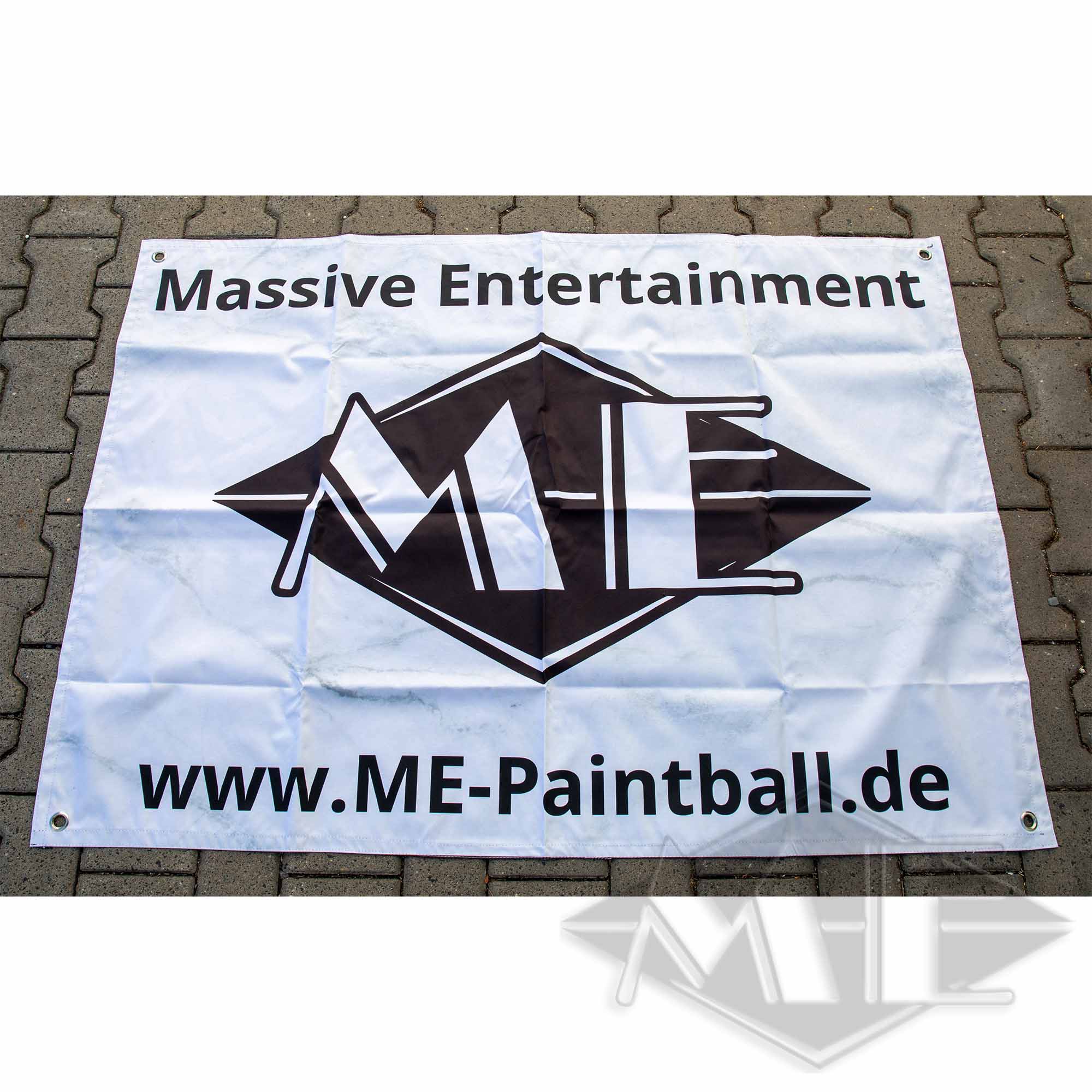 Banner "Massive Entertainment" 140 x 100cm Banner "Massive Entertainment" 140 x 100cm